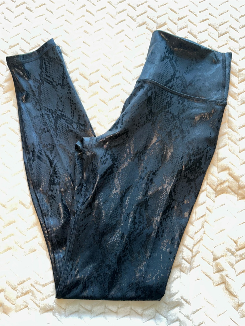 Fabletics High Waisted Black Snake Print Leggings 27” Inseam Size Small